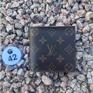 Louis VuittonBrown and Gold Monogram Card Holder